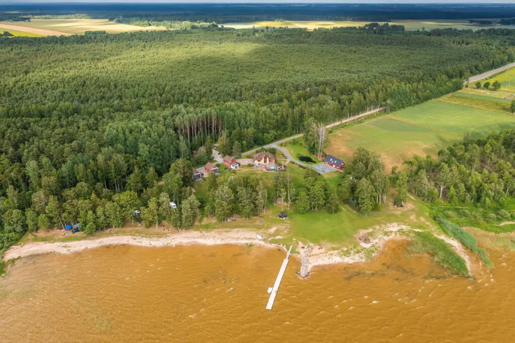 Kiviranna puhkekeskus Võrtsjärve ääres